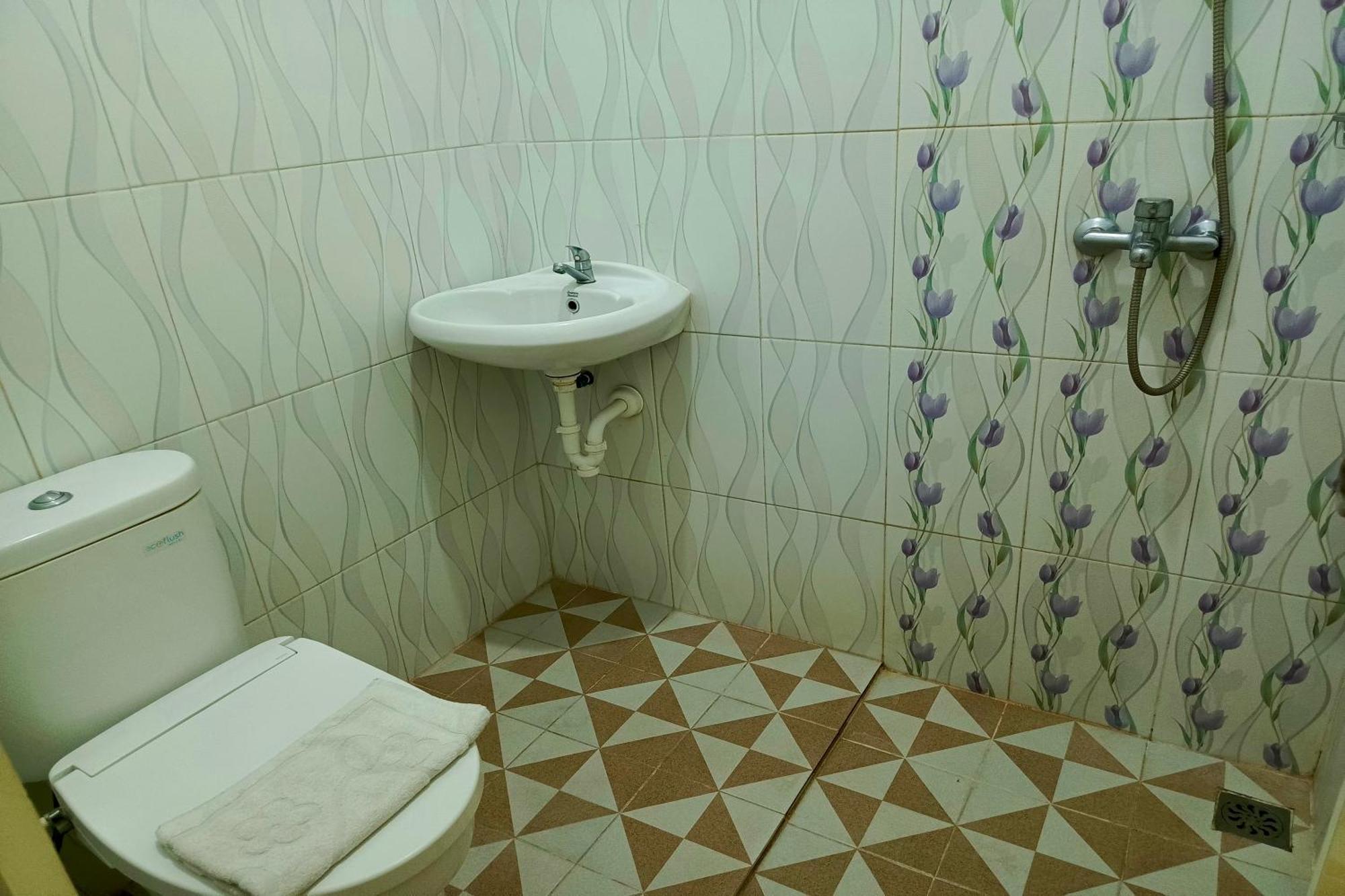 Adisa Homestay Malang Esterno foto