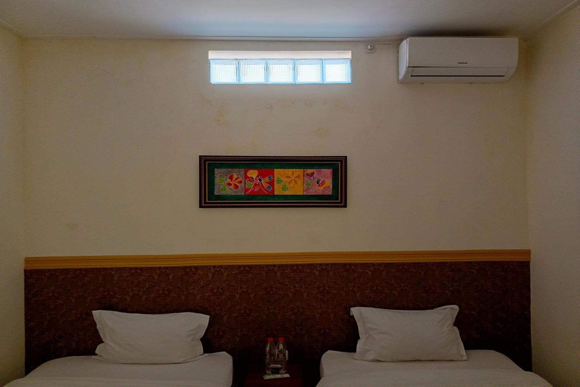 Adisa Homestay Malang Esterno foto