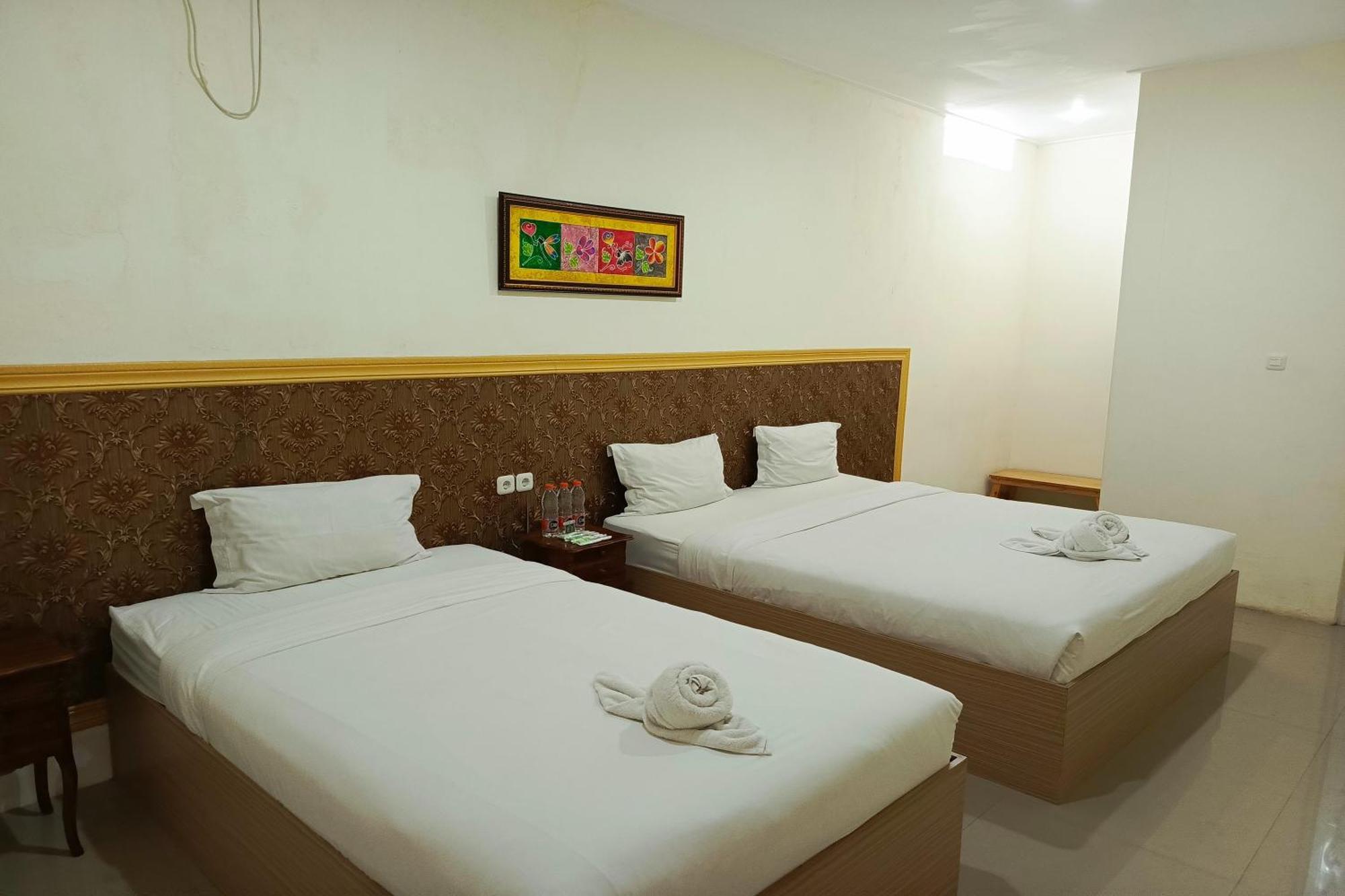 Adisa Homestay Malang Esterno foto