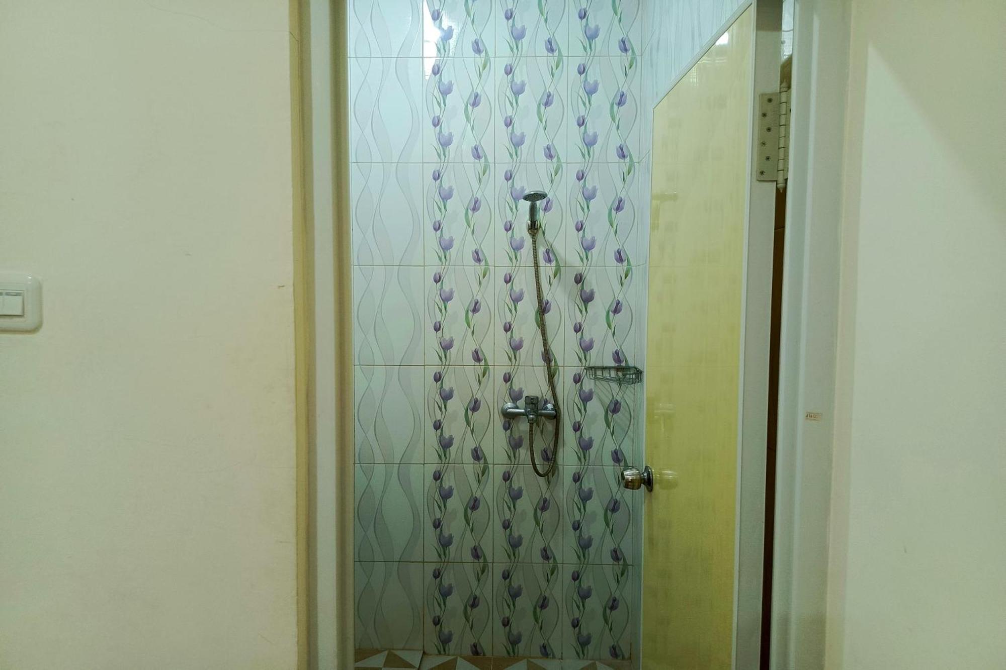 Adisa Homestay Malang Esterno foto