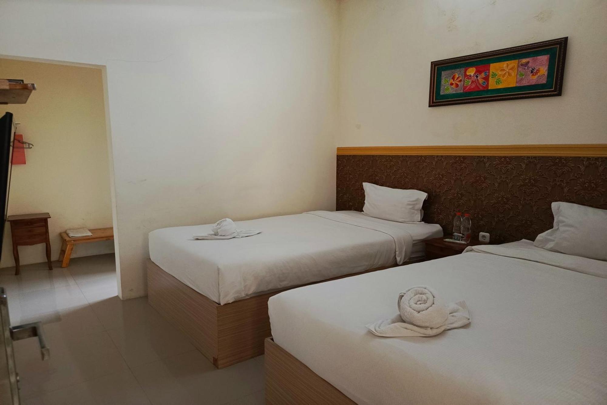 Adisa Homestay Malang Esterno foto