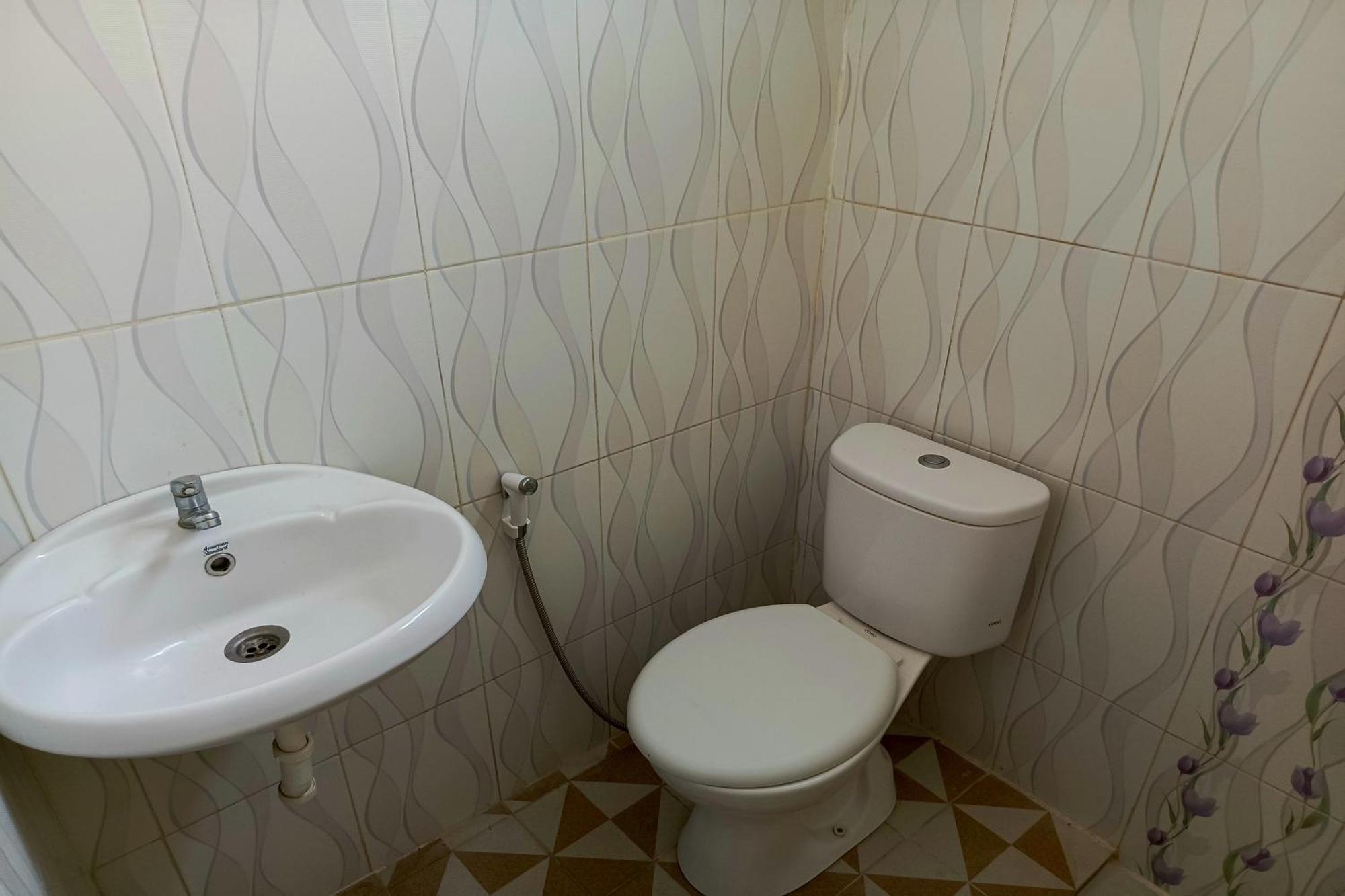 Adisa Homestay Malang Esterno foto