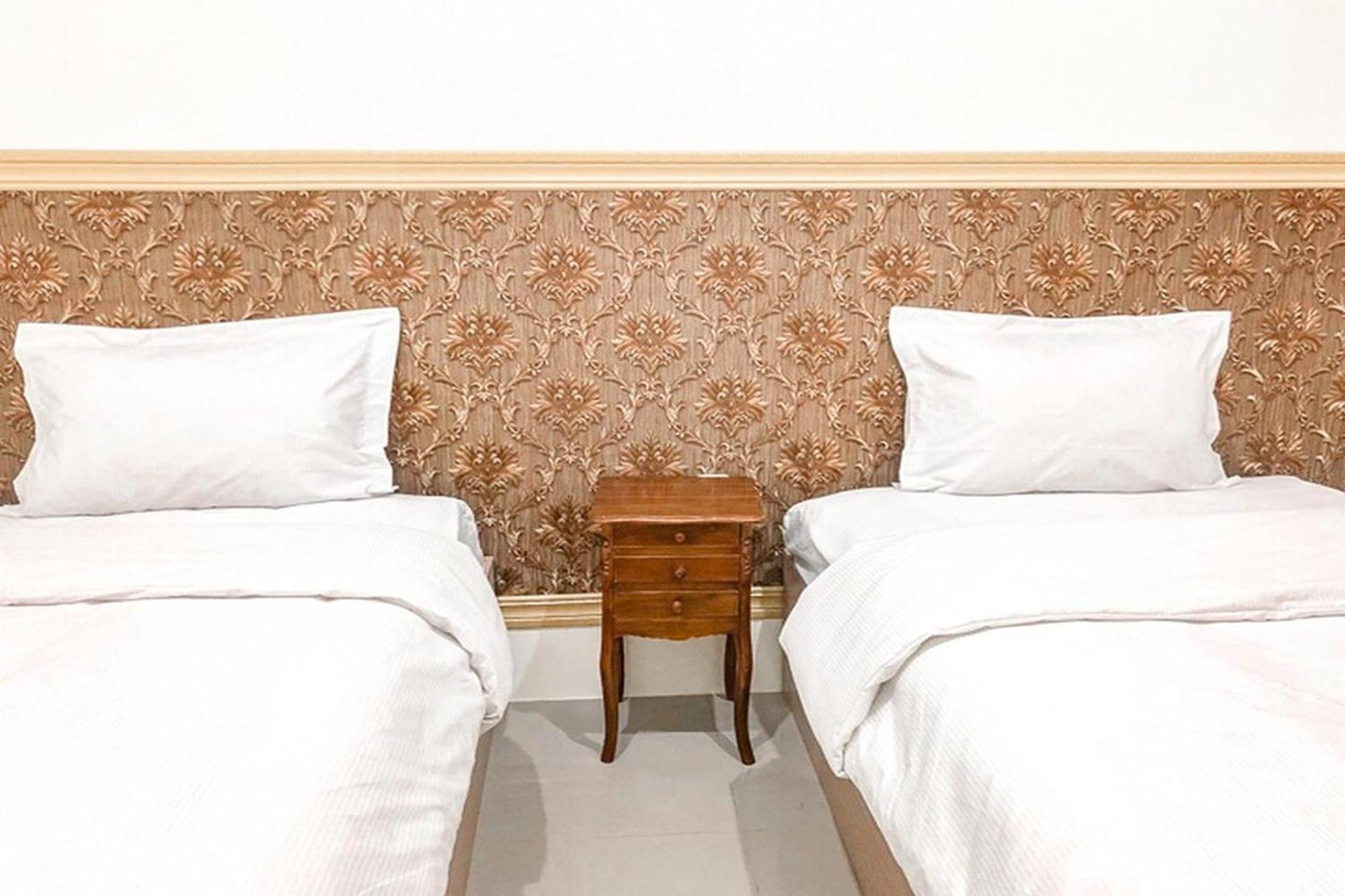 Adisa Homestay Malang Esterno foto