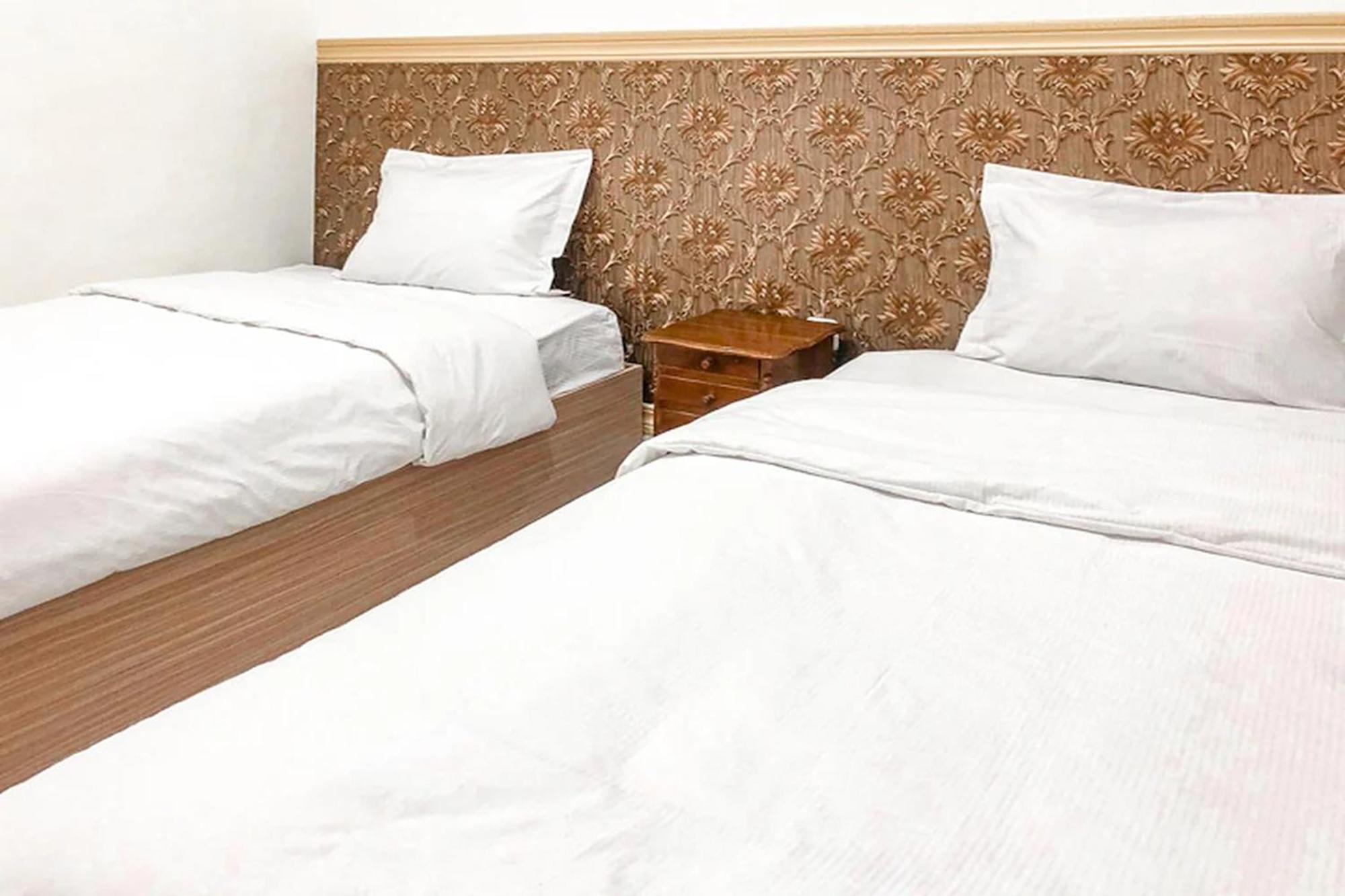Adisa Homestay Malang Esterno foto
