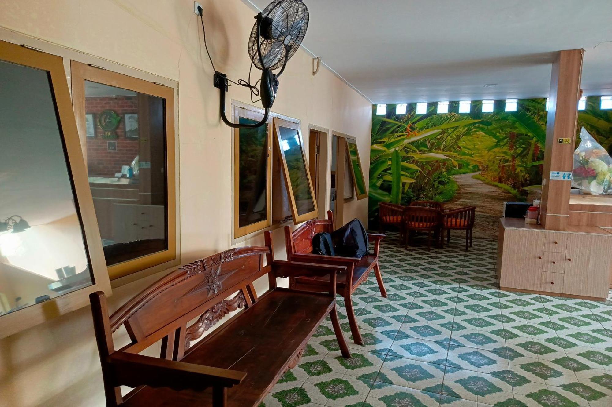 Adisa Homestay Malang Esterno foto