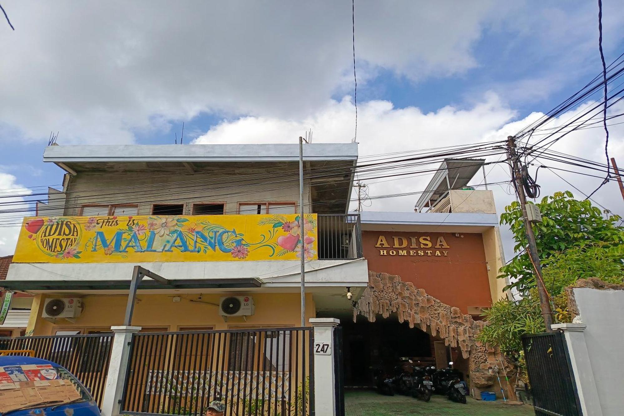 Adisa Homestay Malang Esterno foto
